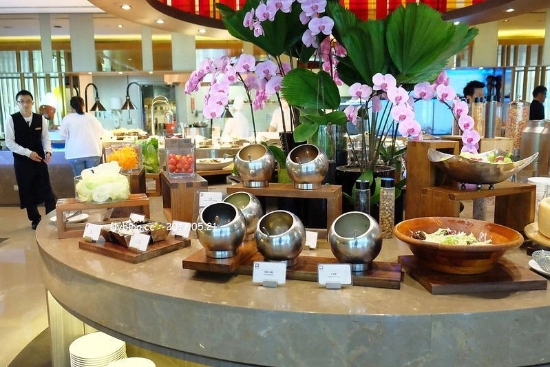 台中日月千禧酒店．饗樂┃台中西屯美食：龍蝦吃到飽免排隊無限量供應，還有牛排、黃金蟹、現切生魚片、新鮮水果、精緻甜點和Haagen-Dazs冰淇淋 @飛天璇的口袋