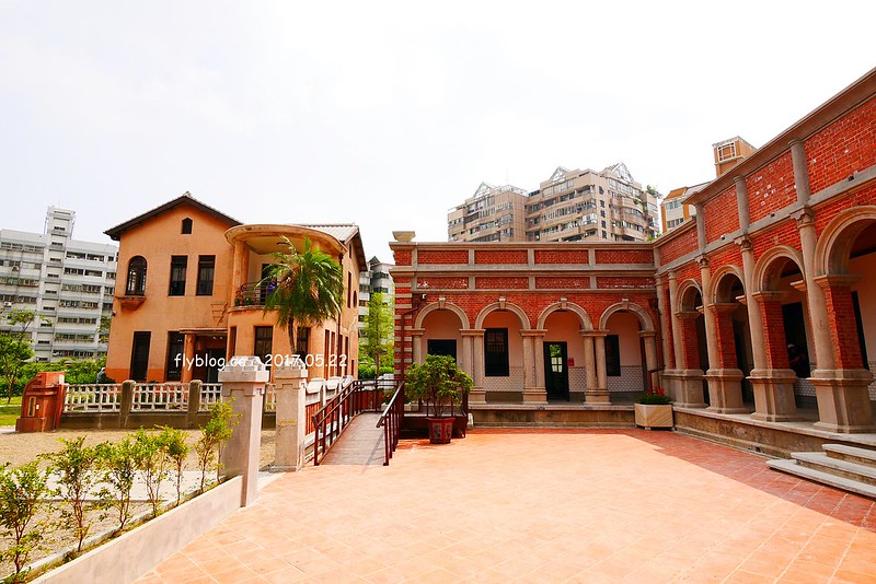 一德洋樓．台中市歷史建築林懋陽故居┃台中北屯美食：百年古蹟再造，結合一德藝文茶館、禧院喜餅、羅布森書蟲房冊惦、布朗尼甜點，未來還會有兒童沙坑和遊戲區 @飛天璇的口袋