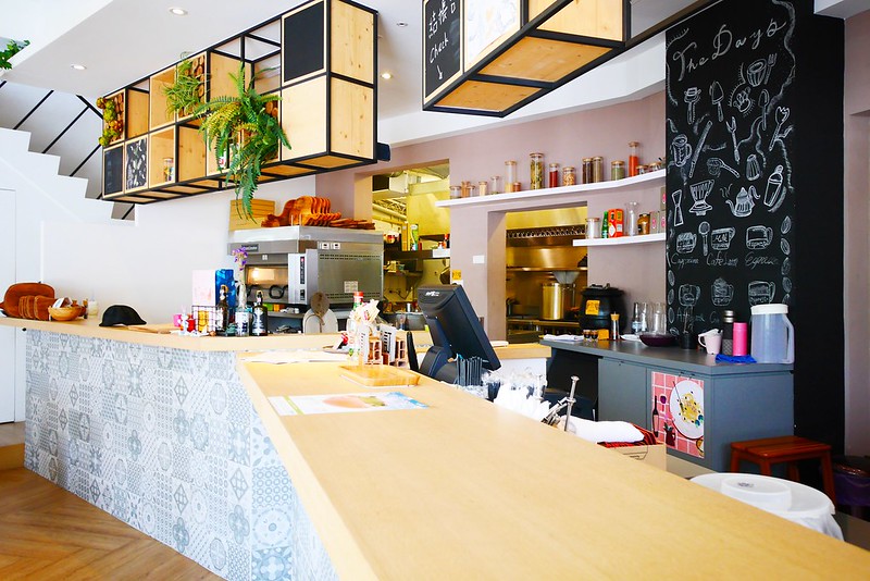 日許時間┃台中北區美食：充滿日式雜貨風的餐廳，餐點輕爽平價好吃，轉角遇見都市中的叢林 @飛天璇的口袋