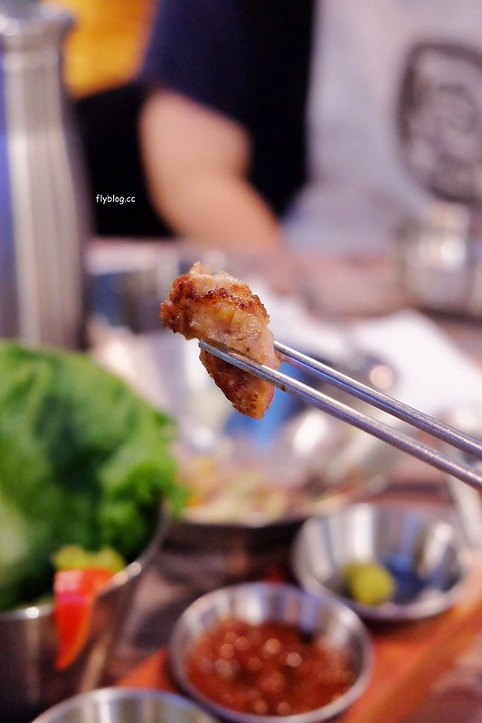 咚咚家韓式豬肉專賣 dondonga┃台中西屯美食：韓國烤肉夢幻組合：西班牙伊比利豬&台東香草豬，鄰近秋紅谷公園 @飛天璇的口袋