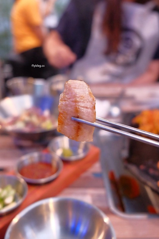 咚咚家韓式豬肉專賣 dondonga┃台中西屯美食：韓國烤肉夢幻組合：西班牙伊比利豬&台東香草豬，鄰近秋紅谷公園 @飛天璇的口袋