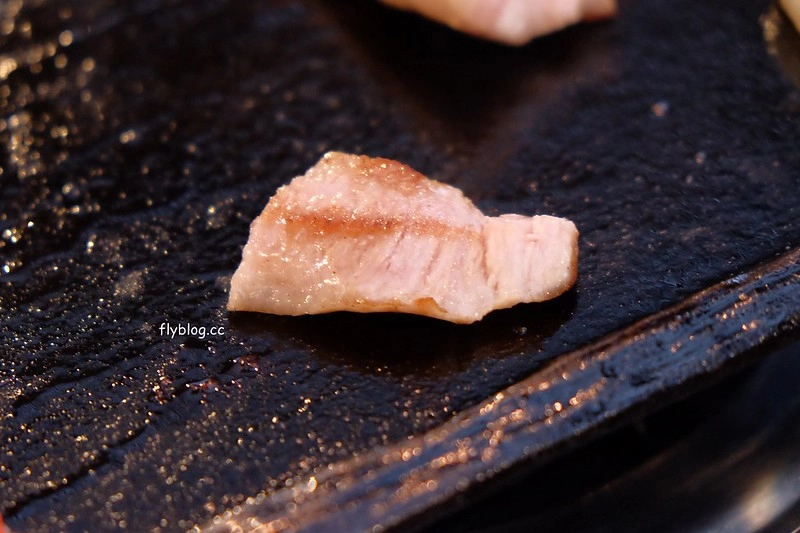 咚咚家韓式豬肉專賣 dondonga┃台中西屯美食：韓國烤肉夢幻組合：西班牙伊比利豬&台東香草豬，鄰近秋紅谷公園 @飛天璇的口袋