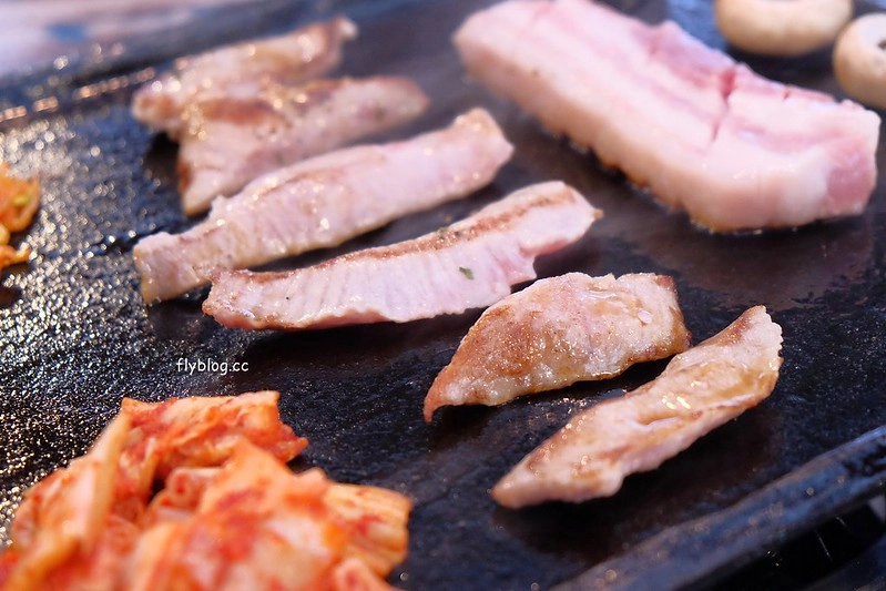 咚咚家韓式豬肉專賣 dondonga┃台中西屯美食：韓國烤肉夢幻組合：西班牙伊比利豬&台東香草豬，鄰近秋紅谷公園 @飛天璇的口袋
