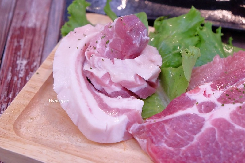 咚咚家韓式豬肉專賣 dondonga┃台中西屯美食：韓國烤肉夢幻組合：西班牙伊比利豬&台東香草豬，鄰近秋紅谷公園 @飛天璇的口袋