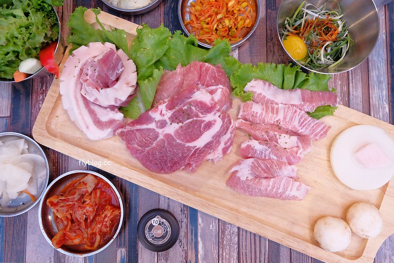 咚咚家韓式豬肉專賣 dondonga┃台中西屯美食：韓國烤肉夢幻組合：西班牙伊比利豬&台東香草豬，鄰近秋紅谷公園 @飛天璇的口袋