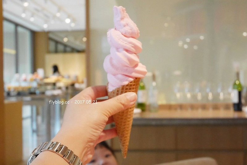 台中日月千禧酒店．饗樂┃台中西屯美食：龍蝦吃到飽免排隊無限量供應，還有牛排、黃金蟹、現切生魚片、新鮮水果、精緻甜點和Haagen-Dazs冰淇淋 @飛天璇的口袋