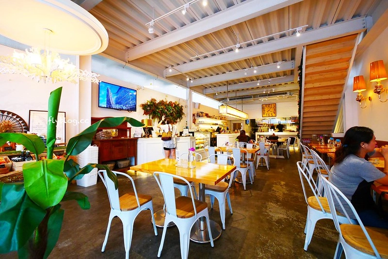 希拉餐廳｜員林老字號義式餐廳，餐點表現不俗，漂亮的落地窗彷彿置身於玻璃屋中用餐，選用Lazazza也讓人留下深刻印象 @飛天璇的口袋