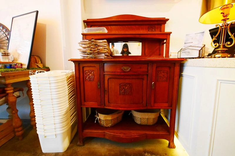 希拉餐廳｜員林老字號義式餐廳，餐點表現不俗，漂亮的落地窗彷彿置身於玻璃屋中用餐，選用Lazazza也讓人留下深刻印象 @飛天璇的口袋