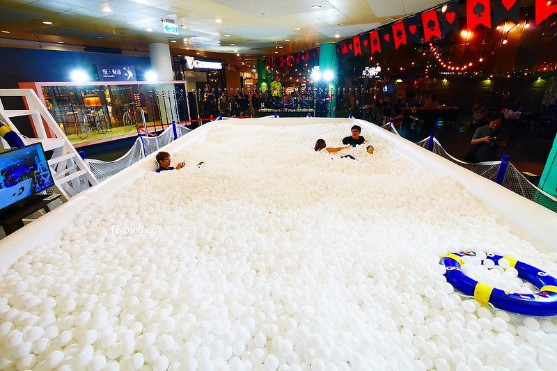 GQ大人的球池┃台中草悟道：世界5大球池台中輪你跳，找回童年的快樂，應該會成為台中IG打卡熱門景點 @飛天璇的口袋