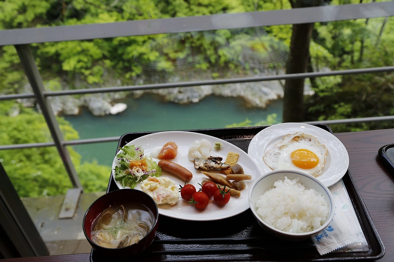 日本福島｜大川莊溫泉飯店 Ookawaso．99%還原鬼滅之刃場景，會津蘆之牧溫泉享受青山綠水環抱 @飛天璇的口袋