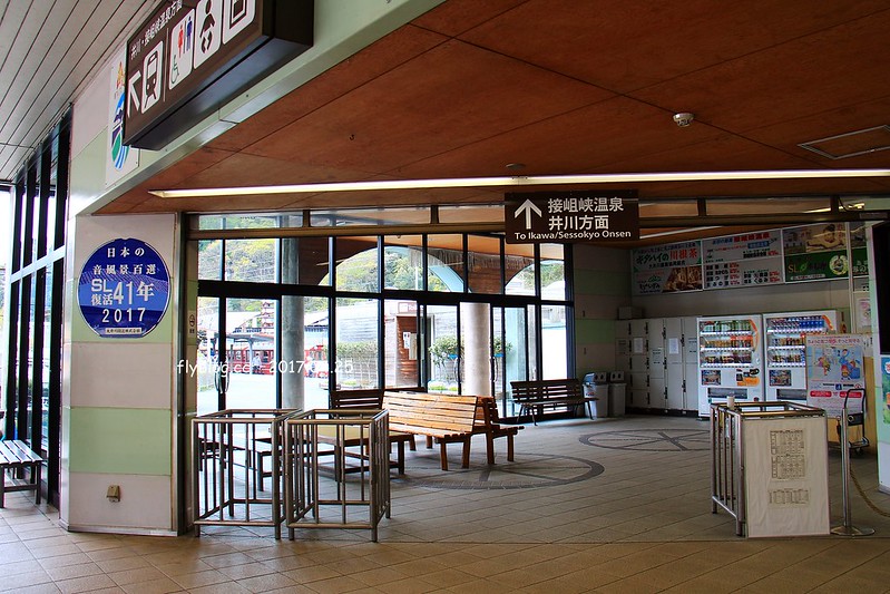 【日本靜岡】大井川鐵道~新金谷站搭乘復古懷舊SL號蒸氣火車，鐵道界的活化石也是日本最美的鐵道之一，還有期間限定的湯瑪士小火車 @飛天璇的口袋