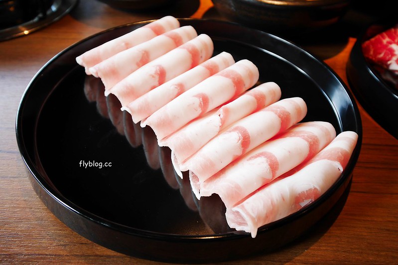 台中北屯｜拾七石頭火鍋 昌平店．輕井澤旗下火鍋店，崇德路環境寬敞大器 @飛天璇的口袋