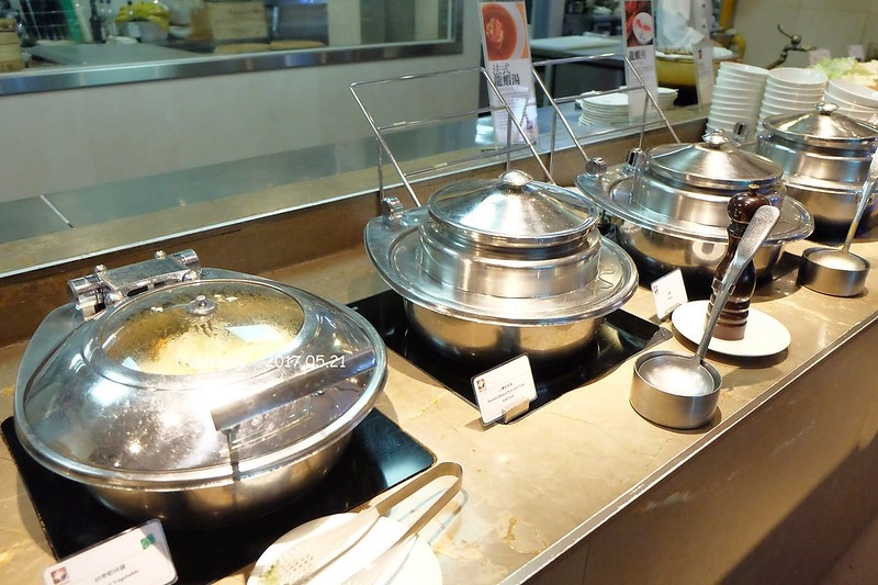 台中日月千禧酒店．饗樂┃台中西屯美食：龍蝦吃到飽免排隊無限量供應，還有牛排、黃金蟹、現切生魚片、新鮮水果、精緻甜點和Haagen-Dazs冰淇淋 @飛天璇的口袋