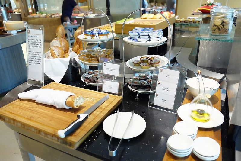 台中日月千禧酒店．饗樂┃台中西屯美食：龍蝦吃到飽免排隊無限量供應，還有牛排、黃金蟹、現切生魚片、新鮮水果、精緻甜點和Haagen-Dazs冰淇淋 @飛天璇的口袋