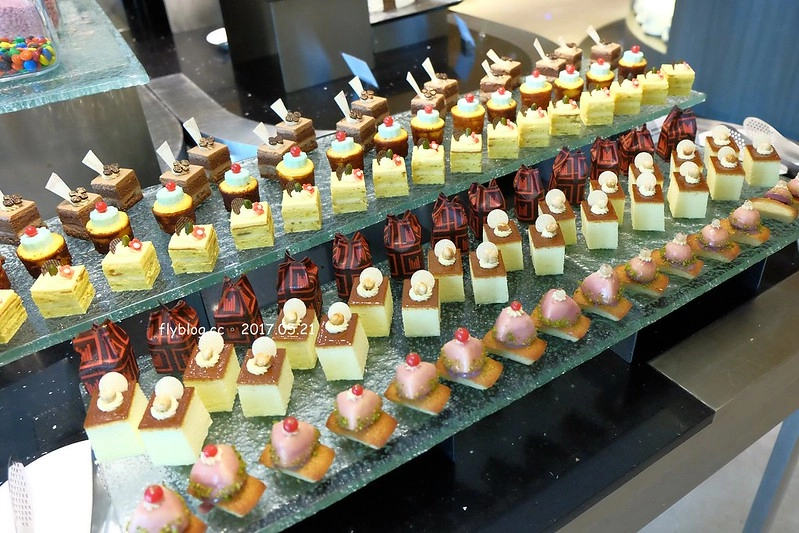 台中日月千禧酒店．饗樂┃台中西屯美食：龍蝦吃到飽免排隊無限量供應，還有牛排、黃金蟹、現切生魚片、新鮮水果、精緻甜點和Haagen-Dazs冰淇淋 @飛天璇的口袋