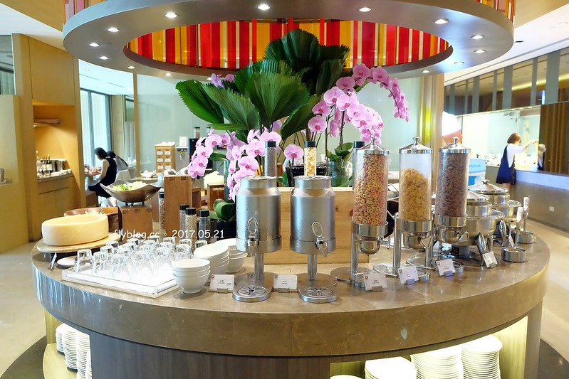 台中日月千禧酒店．饗樂┃台中西屯美食：龍蝦吃到飽免排隊無限量供應，還有牛排、黃金蟹、現切生魚片、新鮮水果、精緻甜點和Haagen-Dazs冰淇淋 @飛天璇的口袋