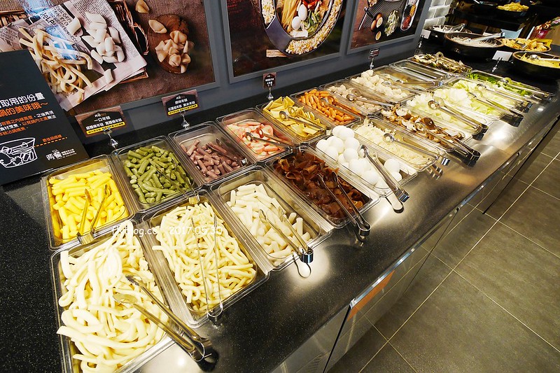 【台中北區】兩餐韓國年糕火鍋，$299元無限量吃到飽！吃完年糕後再做炒飯，中友百貨商圈一樓 @飛天璇的口袋