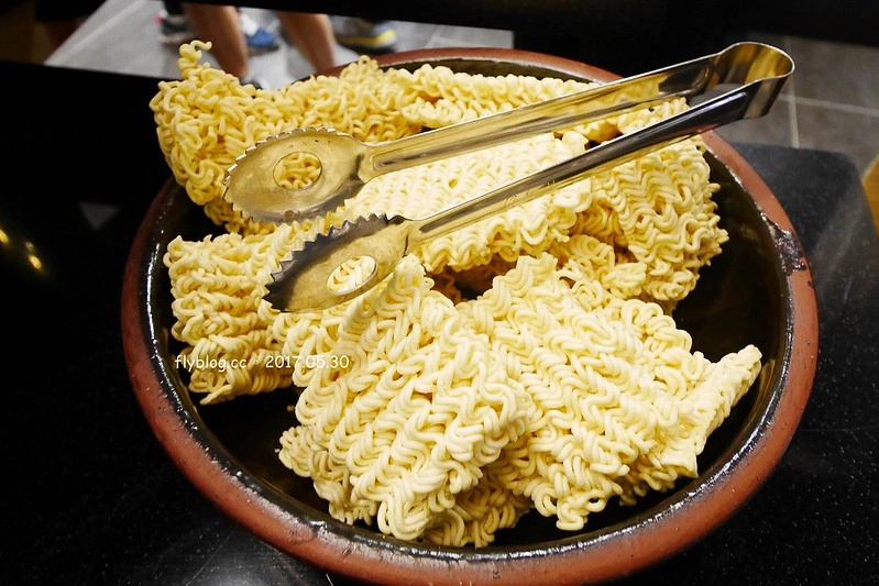 【台中北區】兩餐韓國年糕火鍋，$299元無限量吃到飽！吃完年糕後再做炒飯，中友百貨商圈一樓 @飛天璇的口袋