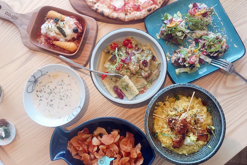 日許時間┃台中北區美食：充滿日式雜貨風的餐廳，餐點輕爽平價好吃，轉角遇見都市中的叢林 @飛天璇的口袋