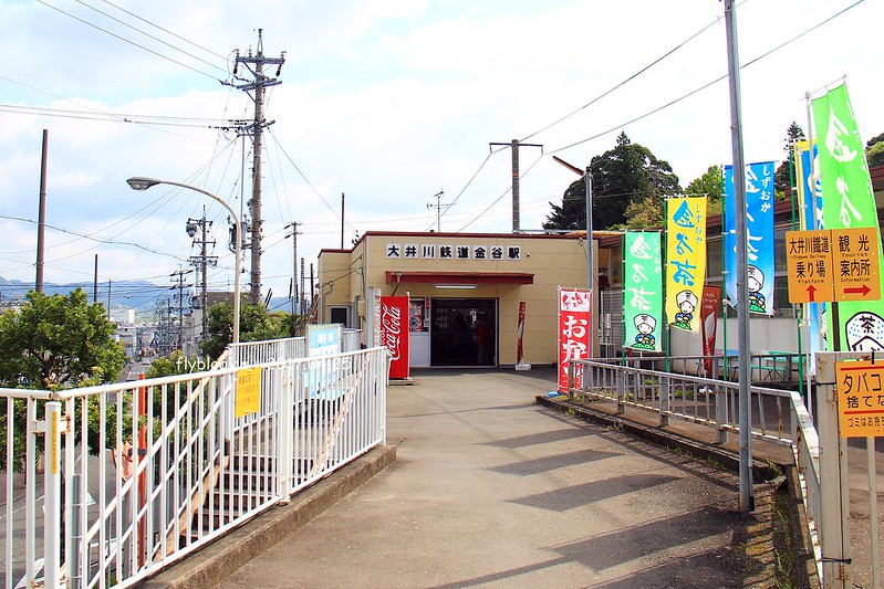 【日本靜岡】大井川鐵道~新金谷站搭乘復古懷舊SL號蒸氣火車，鐵道界的活化石也是日本最美的鐵道之一，還有期間限定的湯瑪士小火車 @飛天璇的口袋