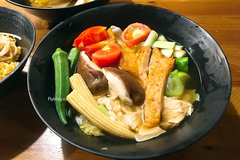 嗎哪關東煮：隱身勤美誠品商圈巷弄裡的低調美食，滿滿的蔬菜吃的到營養和安心 @飛天璇的口袋