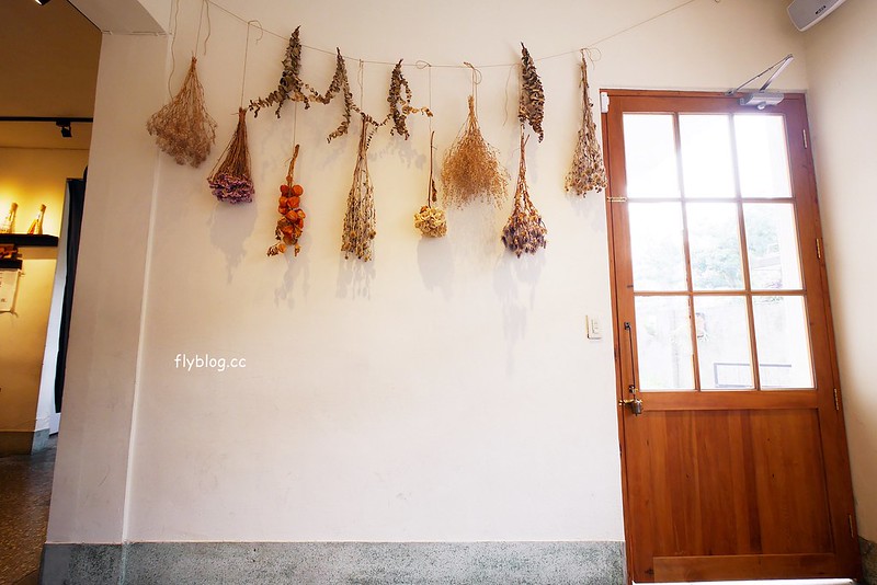 Overture 序曲┃台中北屯美食：老宅改建文青風甜點店，甜點好吃環境好拍，個人心中北屯最好吃的甜點店 @飛天璇的口袋