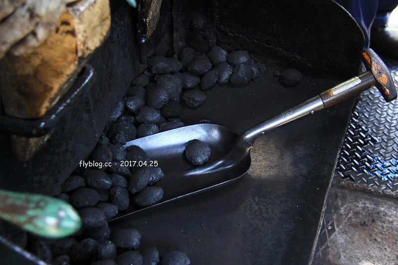 【日本靜岡】大井川鐵道~新金谷站搭乘復古懷舊SL號蒸氣火車，鐵道界的活化石也是日本最美的鐵道之一，還有期間限定的湯瑪士小火車 @飛天璇的口袋