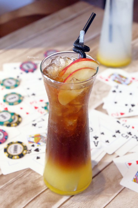 Arena遊戲主題餐廳┃台中西區美食：結合美食與遊戲的主題餐廳，夜貓子宵夜也有好去處，向上南路鄰近精明商圈 @飛天璇的口袋