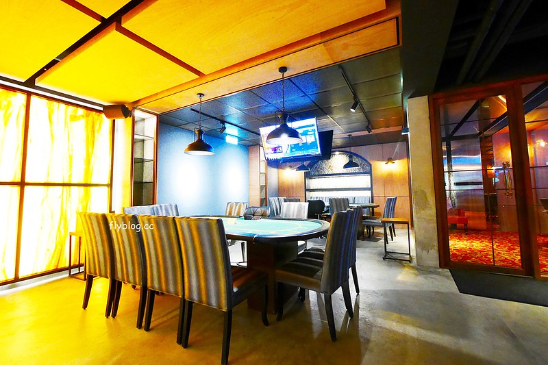 Arena遊戲主題餐廳┃台中西區美食：結合美食與遊戲的主題餐廳，夜貓子宵夜也有好去處，向上南路鄰近精明商圈 @飛天璇的口袋