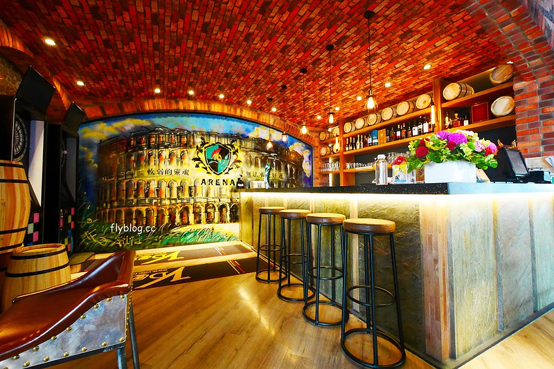 Arena遊戲主題餐廳┃台中西區美食：結合美食與遊戲的主題餐廳，夜貓子宵夜也有好去處，向上南路鄰近精明商圈 @飛天璇的口袋