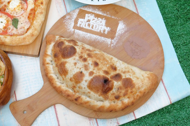 披薩工廠．Pizza Factory┃台中西區美食：草悟道廣場美食餐廳推薦，工業風的漂亮裝潢，台中親子友善餐廳 @飛天璇的口袋