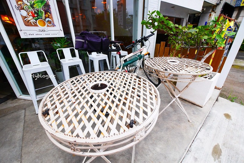 希拉餐廳｜員林老字號義式餐廳，餐點表現不俗，漂亮的落地窗彷彿置身於玻璃屋中用餐，選用Lazazza也讓人留下深刻印象 @飛天璇的口袋