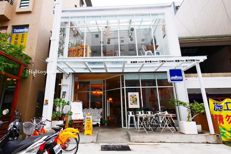 希拉餐廳｜員林老字號義式餐廳，餐點表現不俗，漂亮的落地窗彷彿置身於玻璃屋中用餐，選用Lazazza也讓人留下深刻印象 @飛天璇的口袋