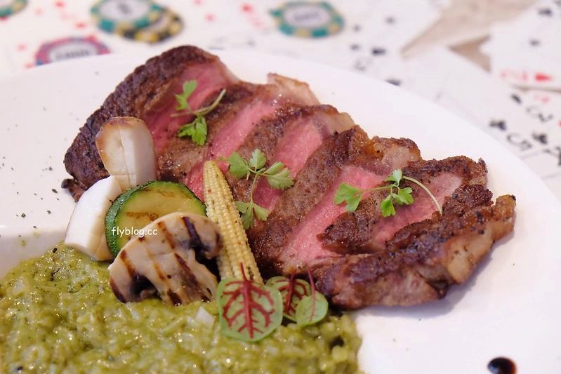 Arena遊戲主題餐廳┃台中西區美食：結合美食與遊戲的主題餐廳，夜貓子宵夜也有好去處，向上南路鄰近精明商圈 @飛天璇的口袋