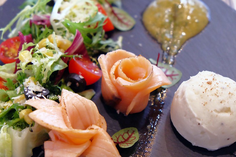 Arena遊戲主題餐廳┃台中西區美食：結合美食與遊戲的主題餐廳，夜貓子宵夜也有好去處，向上南路鄰近精明商圈 @飛天璇的口袋