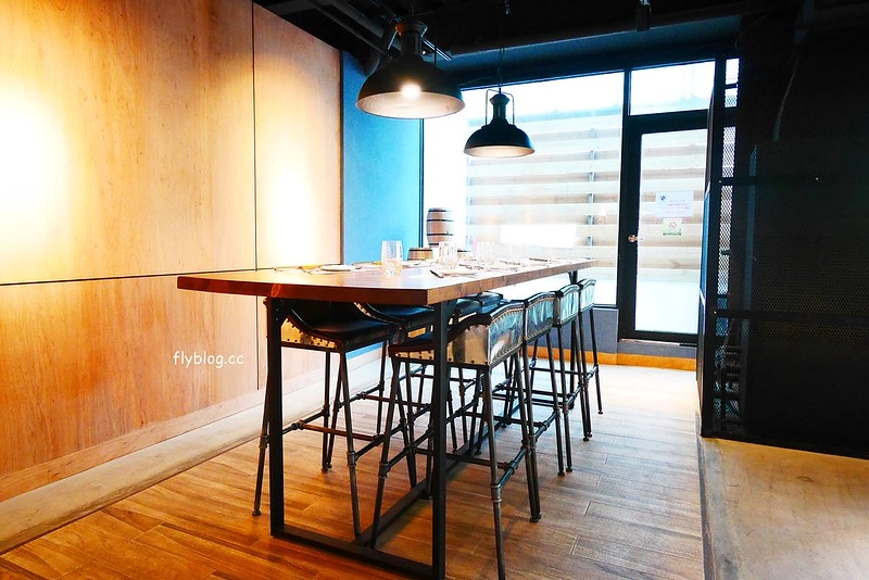 Arena遊戲主題餐廳┃台中西區美食：結合美食與遊戲的主題餐廳，夜貓子宵夜也有好去處，向上南路鄰近精明商圈 @飛天璇的口袋