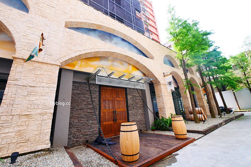 Arena遊戲主題餐廳┃台中西區美食：結合美食與遊戲的主題餐廳，夜貓子宵夜也有好去處，向上南路鄰近精明商圈 @飛天璇的口袋