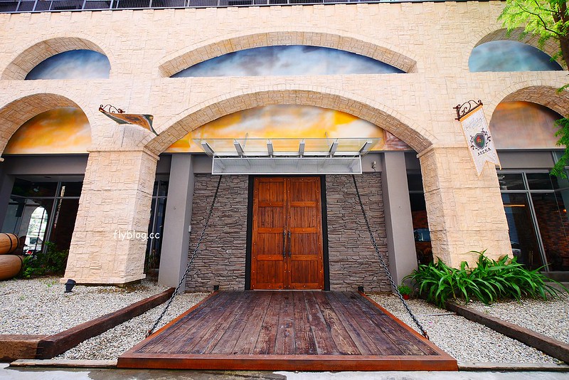 Arena遊戲主題餐廳┃台中西區美食：結合美食與遊戲的主題餐廳，夜貓子宵夜也有好去處，向上南路鄰近精明商圈 @飛天璇的口袋