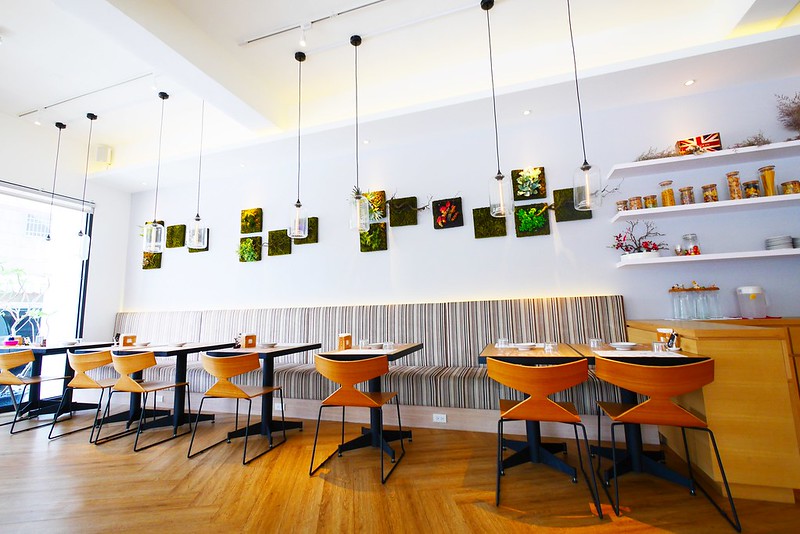 日許時間┃台中北區美食：充滿日式雜貨風的餐廳，餐點輕爽平價好吃，轉角遇見都市中的叢林 @飛天璇的口袋