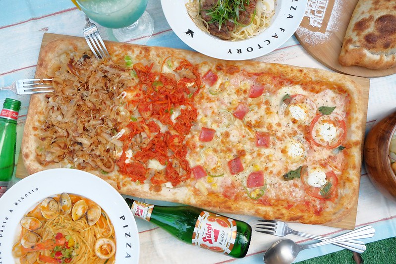 披薩工廠．Pizza Factory┃台中西區美食：草悟道廣場美食餐廳推薦，工業風的漂亮裝潢，台中親子友善餐廳 @飛天璇的口袋