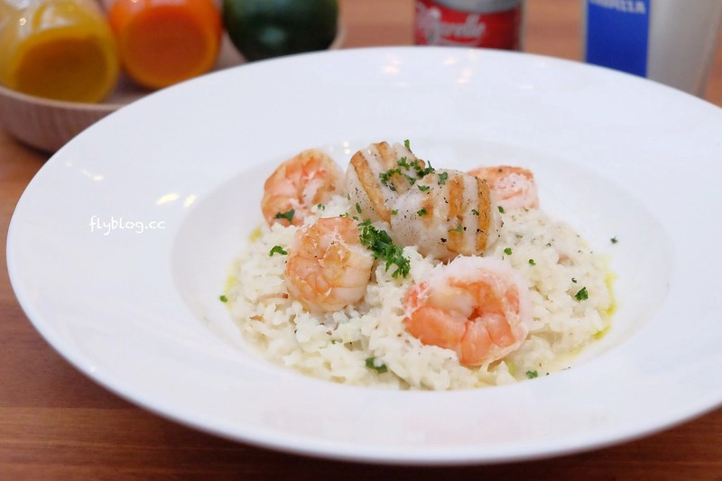 希拉餐廳｜員林老字號義式餐廳，餐點表現不俗，漂亮的落地窗彷彿置身於玻璃屋中用餐，選用Lazazza也讓人留下深刻印象 @飛天璇的口袋