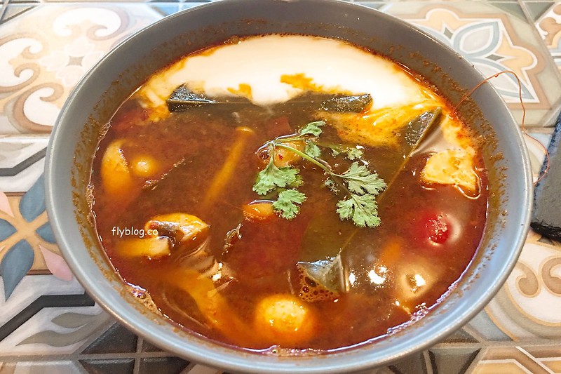 Saladaeng Caf&eacute; ศาลาแดง┃台中西區美食：網美超愛的泰式餐廳，一片花牆適合拍照打卡，但是餐點沒有很喜歡 @飛天璇的口袋