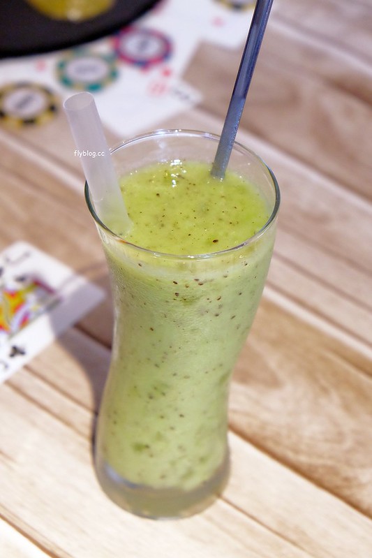 Arena遊戲主題餐廳┃台中西區美食：結合美食與遊戲的主題餐廳，夜貓子宵夜也有好去處，向上南路鄰近精明商圈 @飛天璇的口袋