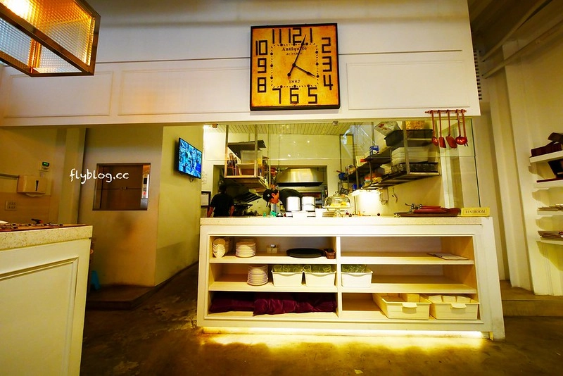 希拉餐廳｜員林老字號義式餐廳，餐點表現不俗，漂亮的落地窗彷彿置身於玻璃屋中用餐，選用Lazazza也讓人留下深刻印象 @飛天璇的口袋