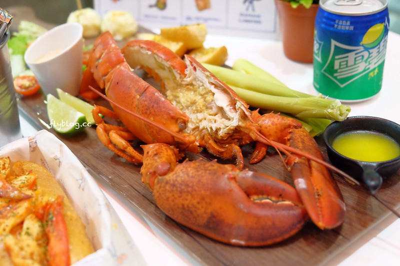 Captain Lobster龍蝦堡台中快閃店┃台中西屯美食：整隻500公克重的豪華活龍蝦，還多了古巴三明治和松葉蟹堡，超霸氣龍蝦套餐千元有找 @飛天璇的口袋