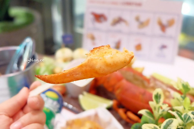 Captain Lobster龍蝦堡台中快閃店┃台中西屯美食：整隻500公克重的豪華活龍蝦，還多了古巴三明治和松葉蟹堡，超霸氣龍蝦套餐千元有找 @飛天璇的口袋