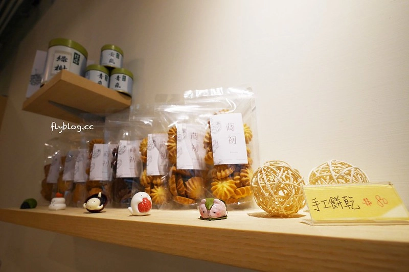 蒔初甜點@二店┃台中西區美食：隱藏在林森路動漫巷裡的超人氣甜點店，同場加映動漫巷各種新的彩繪卡通，還有最新的「你的名字」電影海報畫面 @飛天璇的口袋