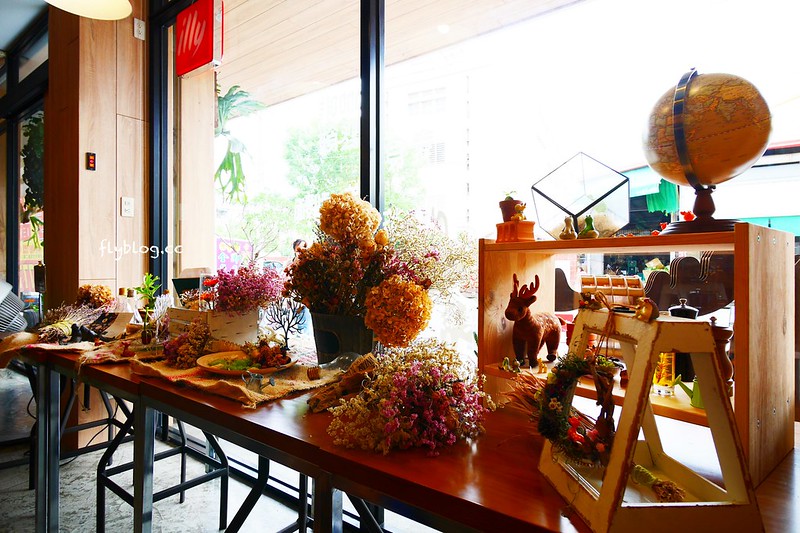 尋鹿咖啡｜結合美食與藝文的咖啡館，雜貨風元素拍照的好地方，鬆餅還是一樣的好吃，也是親子友善餐廳(已歇業) @飛天璇的口袋