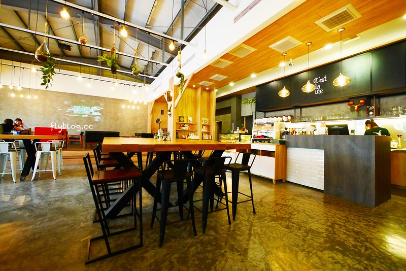 尋鹿咖啡｜結合美食與藝文的咖啡館，雜貨風元素拍照的好地方，鬆餅還是一樣的好吃，也是親子友善餐廳(已歇業) @飛天璇的口袋