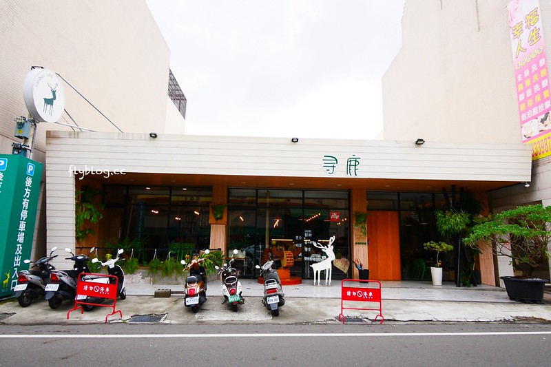 尋鹿咖啡｜結合美食與藝文的咖啡館，雜貨風元素拍照的好地方，鬆餅還是一樣的好吃，也是親子友善餐廳(已歇業) @飛天璇的口袋